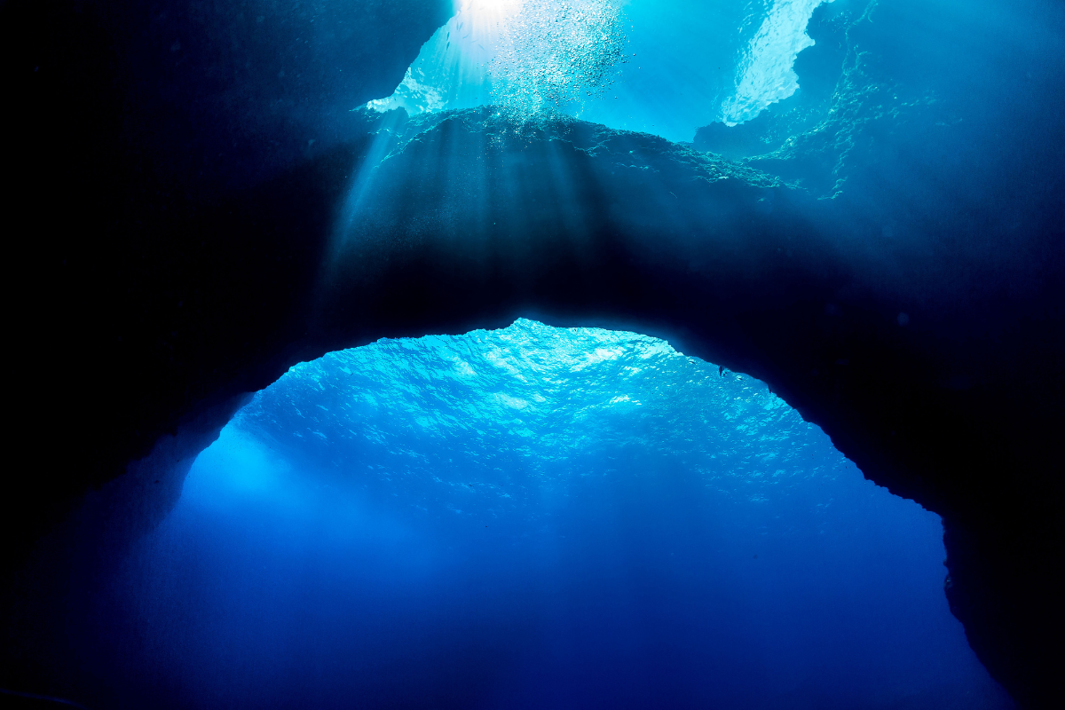 Light of the Deep: Unveiling the Mysteries of Underwater Caverns