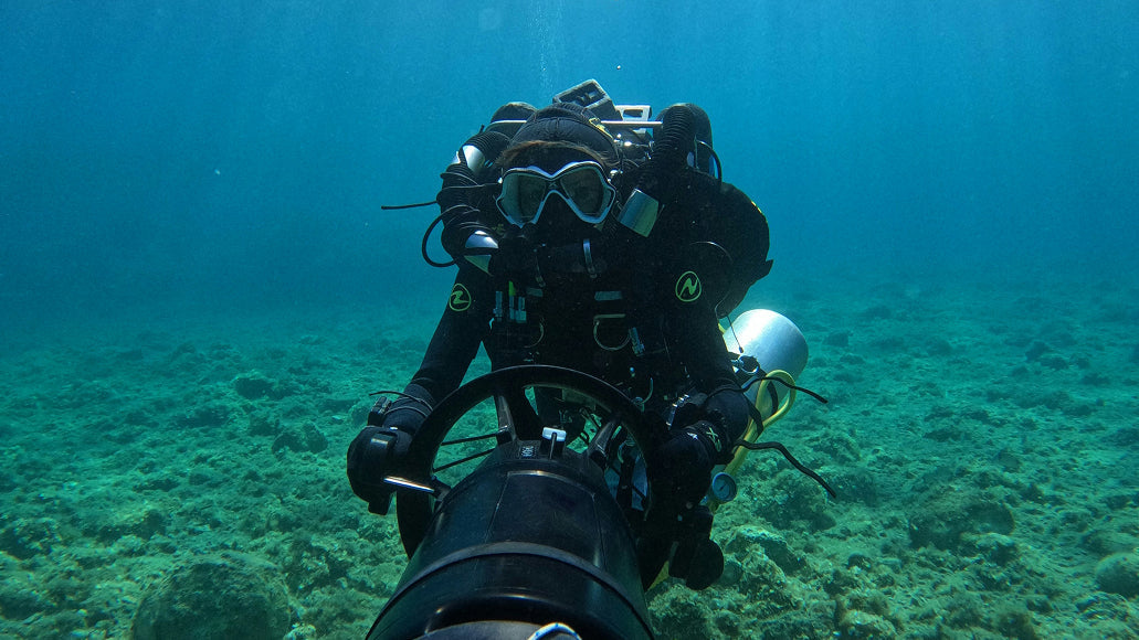 Technical diver carrying a LEFEET Dual Unit backup propulsion setup