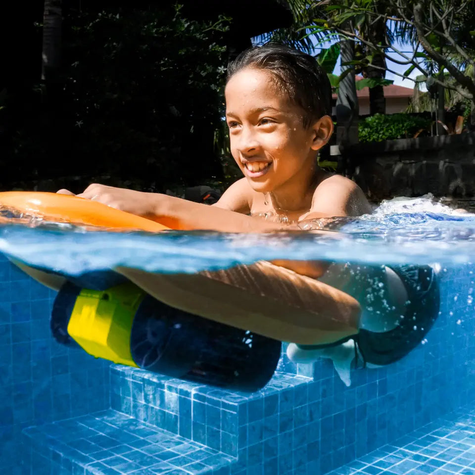 LEFEET C1 powering a compatible swimming kickboard