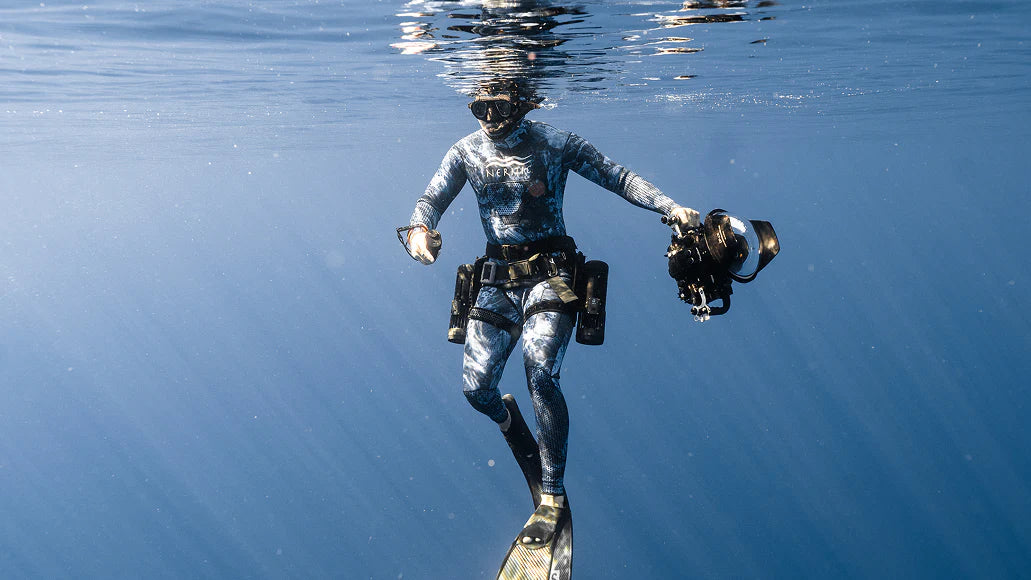 Underwater filmmaker using a LEFEET scooter and camera mount