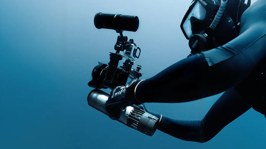 Dual LEFEET underwater scooter diving configuration